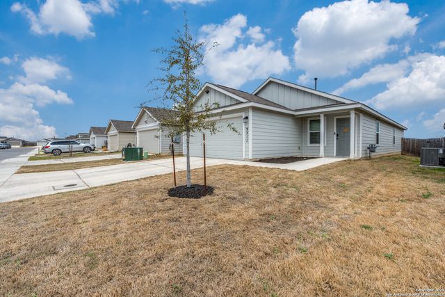 9211 Navarro Vista, Seguin, TX 78155