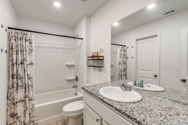 9211 Navarro Vista, Seguin, TX 78155