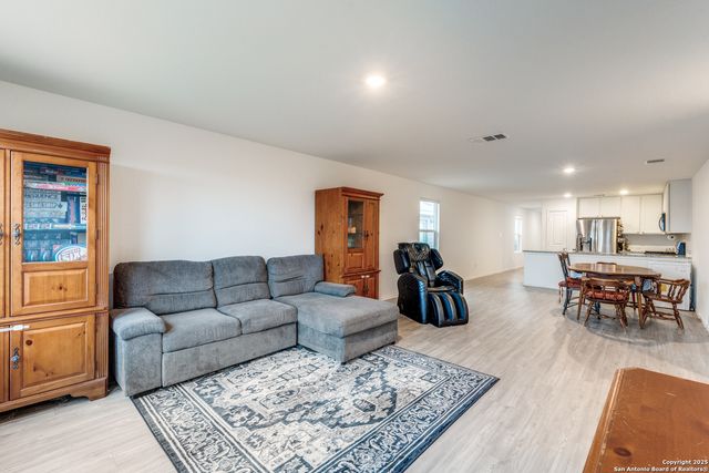 9211 Navarro Vista, Seguin, TX 78155