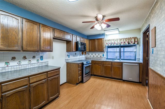 2302 Benbrook Drive, Carrollton, TX 75007