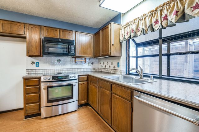 2302 Benbrook Drive, Carrollton, TX 75007