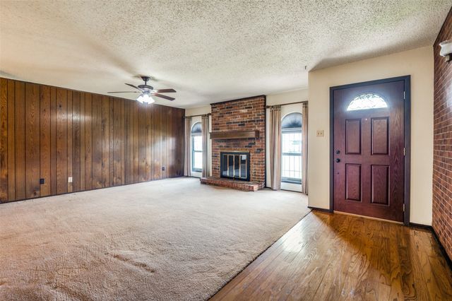 2302 Benbrook Drive, Carrollton, TX 75007