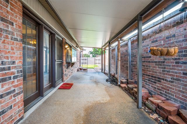 2302 Benbrook Drive, Carrollton, TX 75007