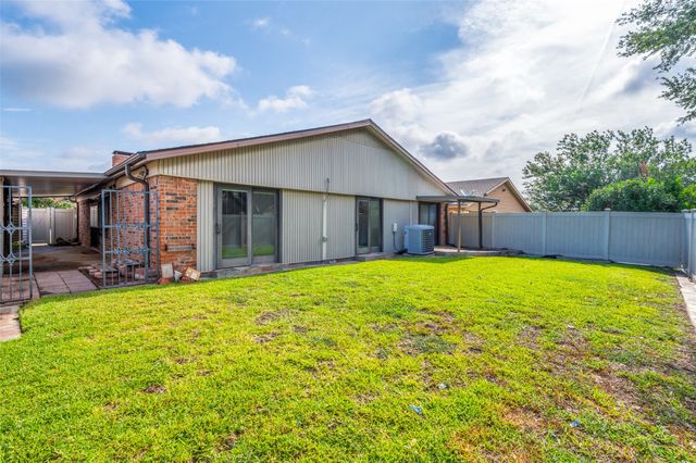 2302 Benbrook Drive, Carrollton, TX 75007