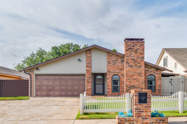 2302 Benbrook Drive, Carrollton, TX 75007
