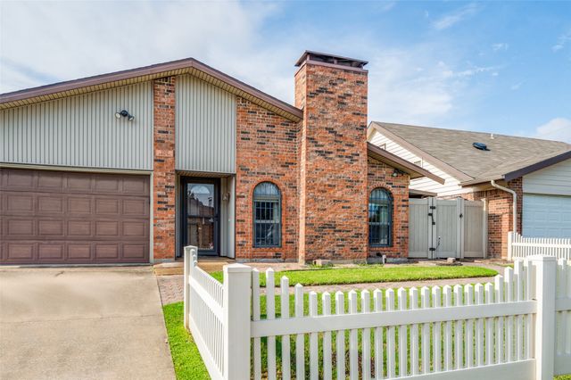 2302 Benbrook Drive, Carrollton, TX 75007