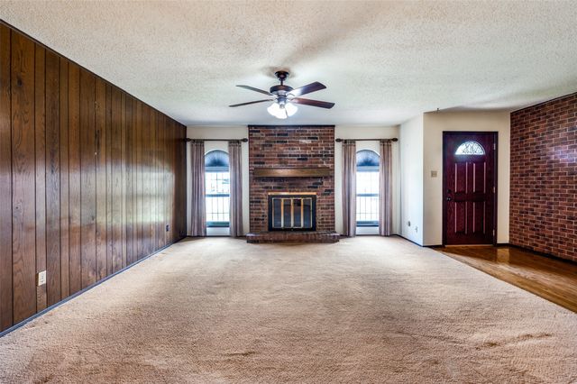 2302 Benbrook Drive, Carrollton, TX 75007