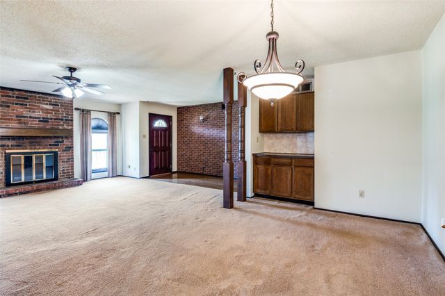 2302 Benbrook Drive, Carrollton, TX 75007