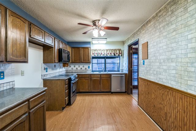 2302 Benbrook Drive, Carrollton, TX 75007