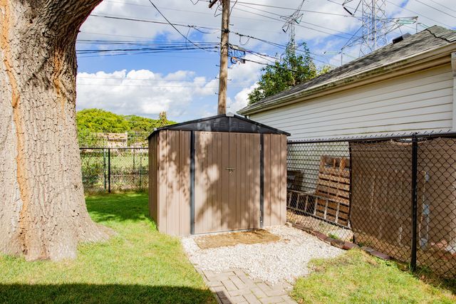 5738 Lyons Street, Morton Grove, IL 60053