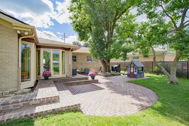 5738 Lyons Street, Morton Grove, IL 60053