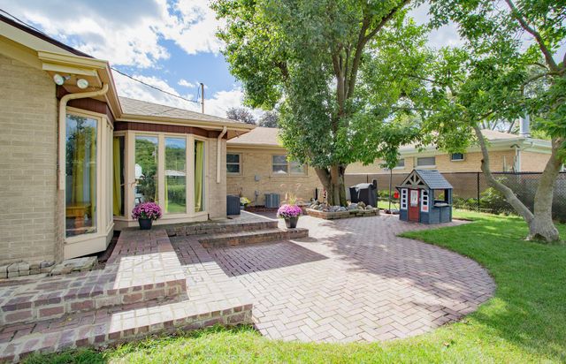 5738 Lyons Street, Morton Grove, IL 60053