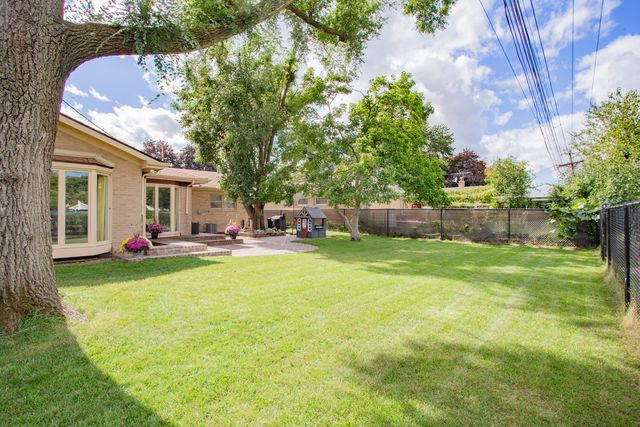 5738 Lyons Street, Morton Grove, IL 60053