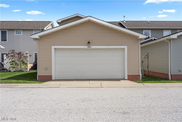 4989 Greenflower Street, North Olmsted, OH 44070