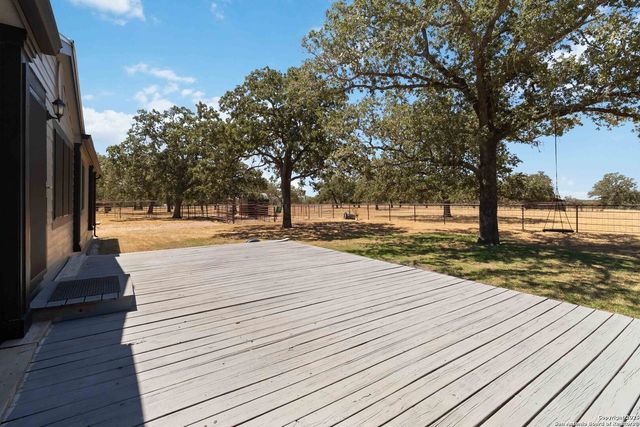 303 County Road 425, Stockdale, TX 78160