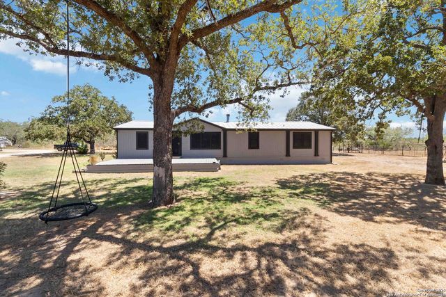 303 County Road 425, Stockdale, TX 78160