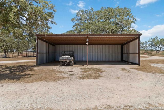 303 County Road 425, Stockdale, TX 78160