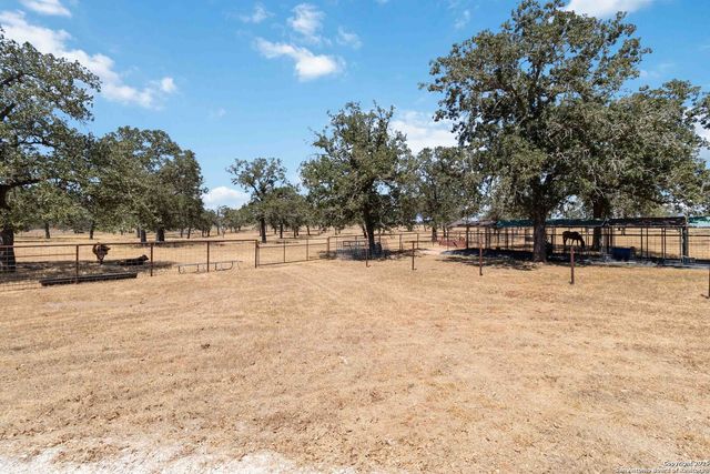 303 County Road 425, Stockdale, TX 78160