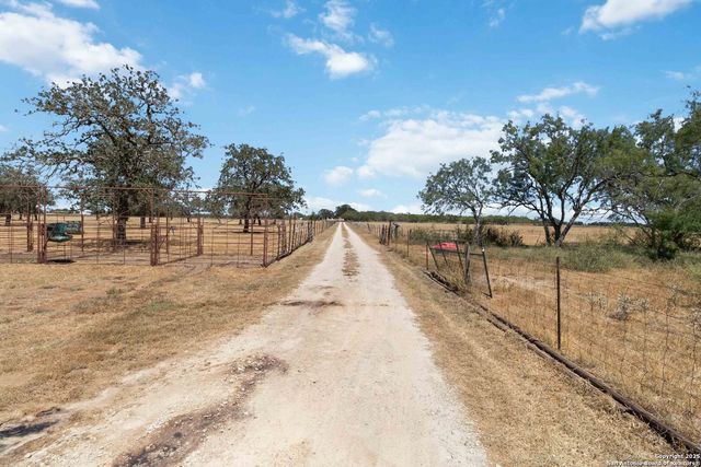 303 County Road 425, Stockdale, TX 78160