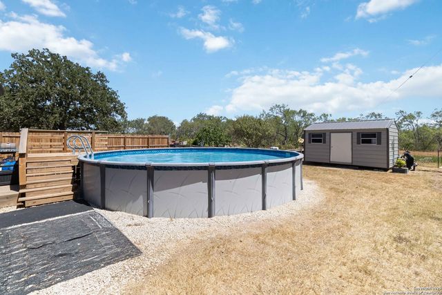 303 County Road 425, Stockdale, TX 78160