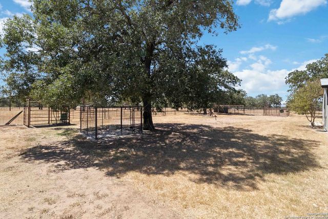 303 County Road 425, Stockdale, TX 78160