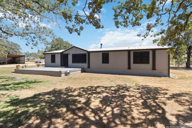 303 County Road 425, Stockdale, TX 78160