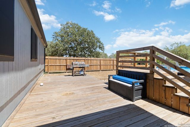 303 County Road 425, Stockdale, TX 78160