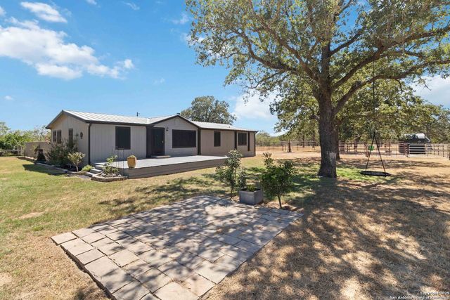 303 County Road 425, Stockdale, TX 78160