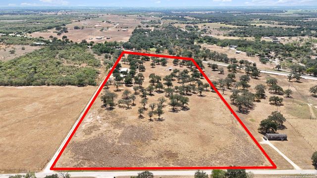 303 County Road 425, Stockdale, TX 78160