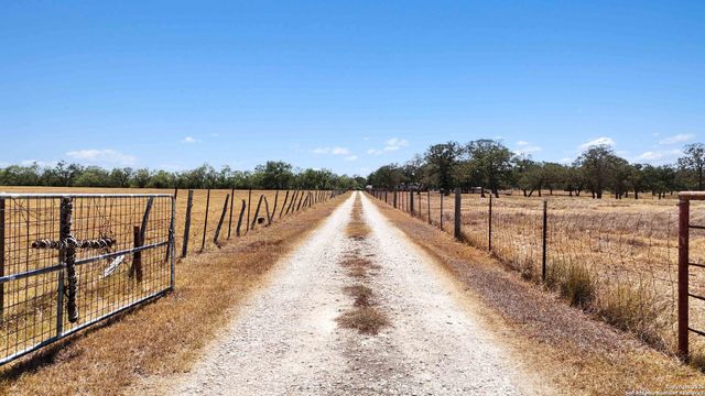 303 County Road 425, Stockdale, TX 78160