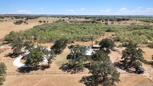 303 County Road 425, Stockdale, TX 78160