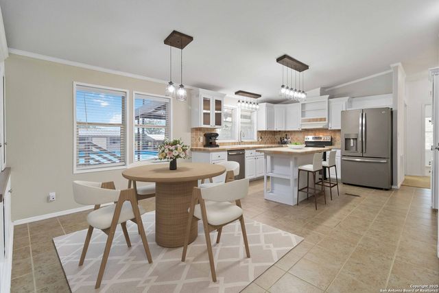 303 County Road 425, Stockdale, TX 78160