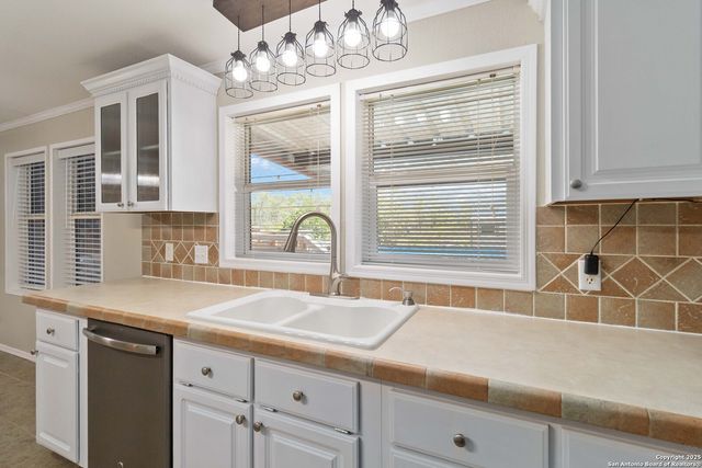 303 County Road 425, Stockdale, TX 78160