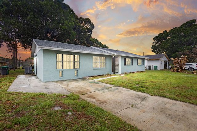 307 Essex Drive, Fort Pierce, FL 34946