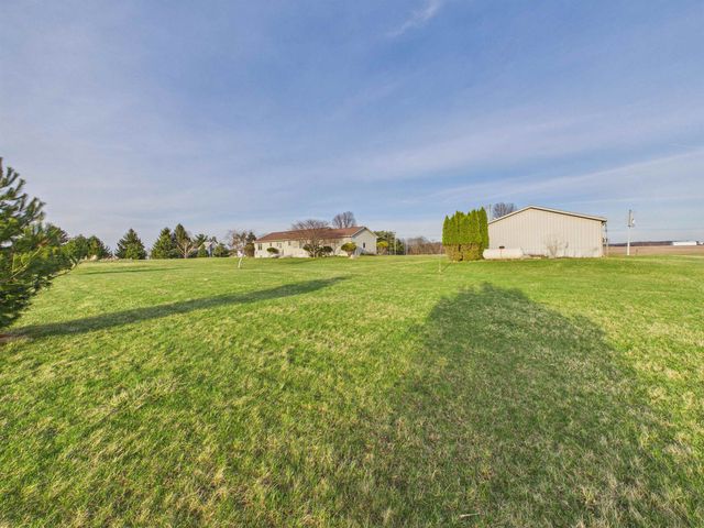 5766 N 200 West Road, Huntington, IN 46750