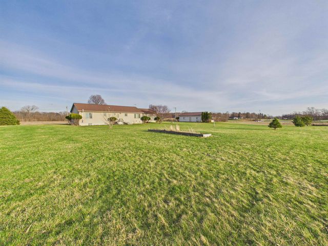 5766 N 200 West Road, Huntington, IN 46750