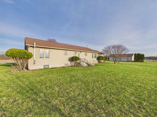 5766 N 200 West Road, Huntington, IN 46750