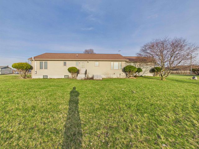 5766 N 200 West Road, Huntington, IN 46750