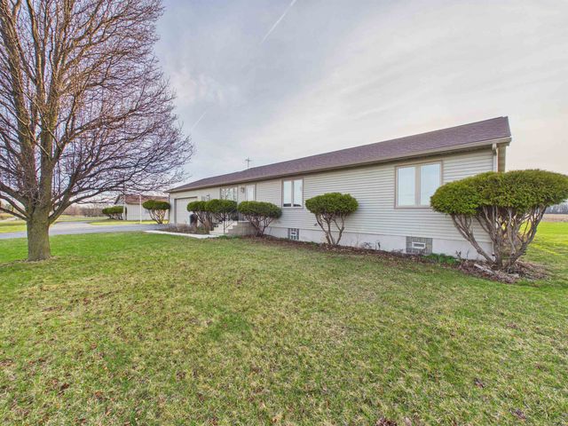 5766 N 200 West Road, Huntington, IN 46750