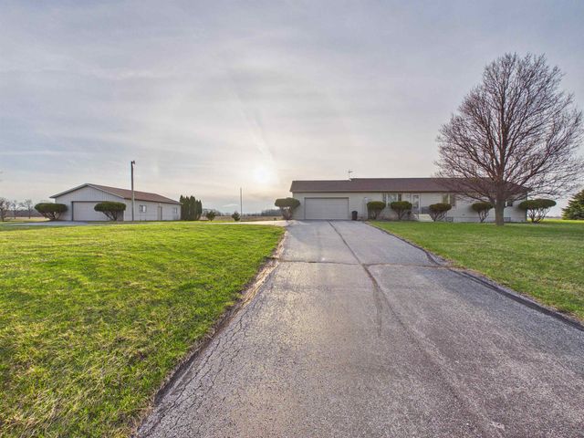 5766 N 200 West Road, Huntington, IN 46750