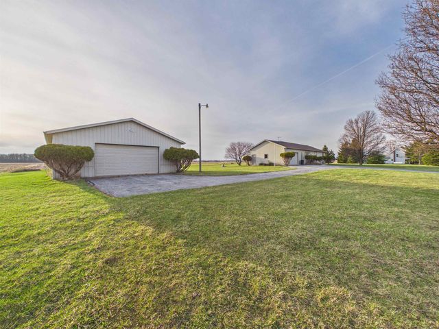 5766 N 200 West Road, Huntington, IN 46750