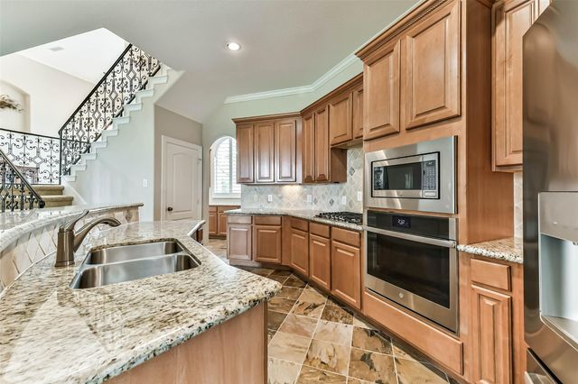 310 Del Monte Drive, Friendswood, TX 77546