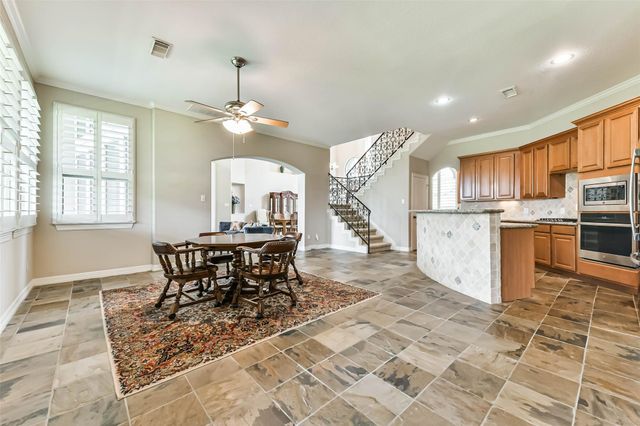310 Del Monte Drive, Friendswood, TX 77546