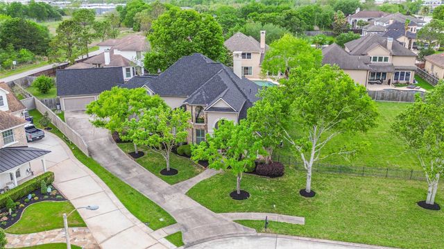 310 Del Monte Drive, Friendswood, TX 77546