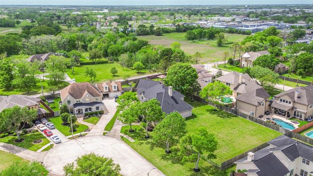 310 Del Monte Drive, Friendswood, TX 77546