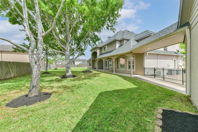 310 Del Monte Drive, Friendswood, TX 77546