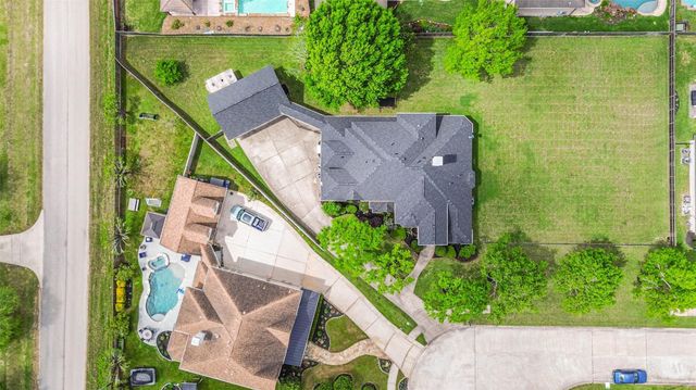 310 Del Monte Drive, Friendswood, TX 77546