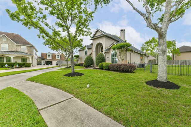 310 Del Monte Drive, Friendswood, TX 77546