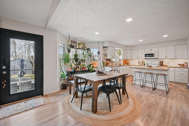 210 Meadow Creek Drive, Florence, KY 41042