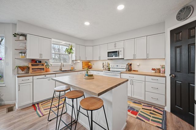 210 Meadow Creek Drive, Florence, KY 41042